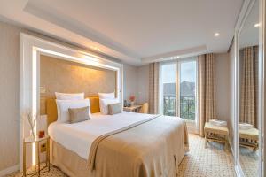 Ένα ή περισσότερα κρεβάτια σε δωμάτιο στο Hôtel Madison +53 φωτογραφίες