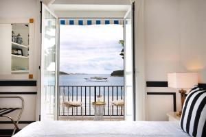 Posteľ alebo postele v izbe v ubytovaní Elegant Lozica Villa 4 Bedrooms Villa Dubrovnik Palazio Seafront Villa Beautiful Infinity Pool Dubrovnik