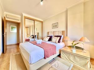 Postel nebo postele na pokoji v ubytování Vilamoura Lovely Beach Stay With Pool by Homing + 24 fotografií