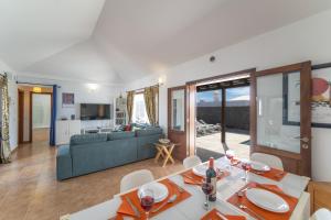 A seating area at Beautiful Lanzarote Villa 3 Bedrooms Villa Strelitzia South Facing Secluded Private Pool Playa Blanca