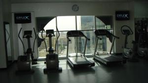 Posilňovňa alebo fitness centrum v ubytovaní Gokulam Park Doha