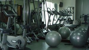 Posilňovňa alebo fitness centrum v ubytovaní Gokulam Park Doha