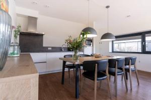 Η κουζίνα ή μικρή κουζίνα στο Hello Zeeland - Veerse Wende - Lamsoor 5 +24 φωτογραφίες