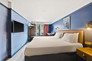 Postel nebo postele na pokoji v ubytování Ropewalks Hotel