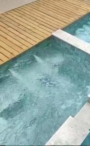 Bazén v ubytování Villa Tropical PdF Completo Cozinheira excelente opcional nebo v jeho okolí + 47 fotografií