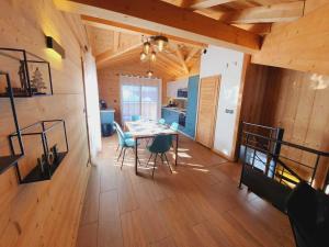 Posezení v ubytování Chalet Delphinette - Spa privatif + 23 fotografií
