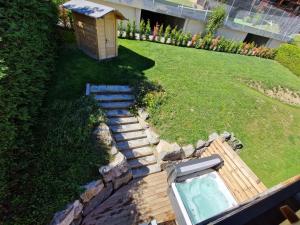 Garður fyrir utan Chalet Delphinette - Spa privatif