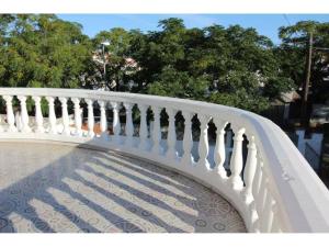 Μπαλκόνι ή βεράντα στο Grande villa familiale avec piscine, près plage et canaux