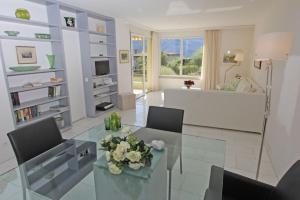 Kuchyň nebo kuchyňský kout v ubytování Residenza Ascomonte, Parterre, App 30 by HolAp SA + 1 fotografie