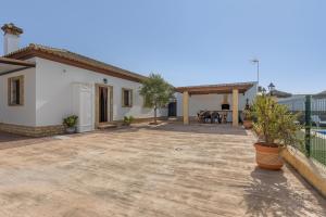 Příroda nedaleko venkovského domu