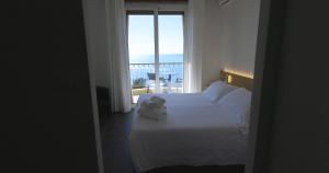 A bed or beds in a room at Hotel Due Gemelli