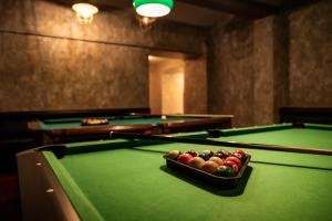 Biliár nebo kulečník v ubytování Hotel Otakar