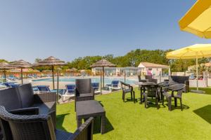 Gallery image of Camping maeva Escapades Le Bois Joli in Bois-de-Cené