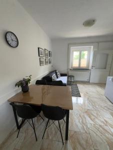 Uma área de estar em Apartment Marino