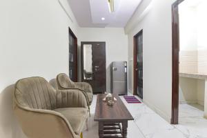 Posezení v ubytování FabHotel Bungalow 14 - Collectrate