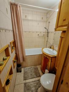 Ένα μπάνιο στο Oliva Apartman Szentes