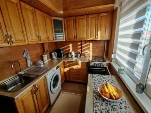 Η κουζίνα ή μικρή κουζίνα στο Oliva Apartman Szentes