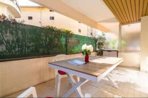 Photo de la galerie de l'établissement Pause Riviera avec terrasse, à 300 mètres de la mer, à Cannes