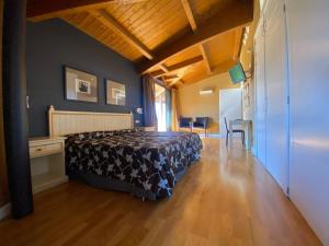 Postel nebo postele na pokoji v ubytování RoomRural Hotel Iru-Bide + 21 fotografií