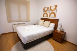 Katil atau katil-katil dalam bilik di Modern flat for Pyrenees Adventures - Free Parking