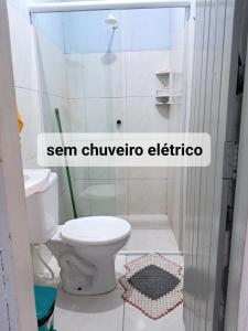 a bathroom with a white toilet and a shower at aguapé apartamento 2 in Barreirinhas