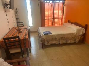 Giường trong phòng chung tại Alquiler de departamento temporario