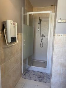 Gallery image of Chambres et Gîte PEYROUTAS " CAMILLE" Vignonet St Emilion in Vignonet +17 photos