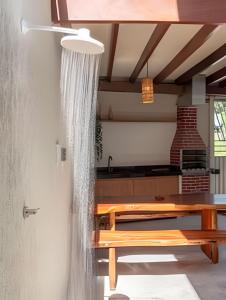 500m PRAIA Taperapuan; 2 quartos; Térreo; WiFi 300mbs; Churrasqueira; Estacionamento Gratuito 1 carro