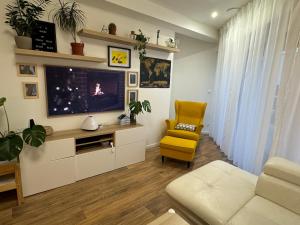 TV a/nebo společenská místnost v ubytování La Petite Maison