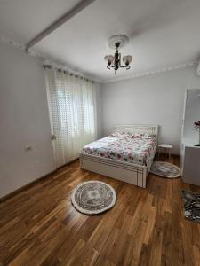 Postel nebo postele na pokoji v ubytování Private room on a shared apartament near Durres beach + 28 fotografií