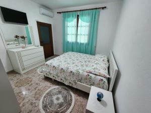 Postel nebo postele na pokoji v ubytování Private room on a shared apartament near Durres beach
