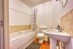 a bathroom with a sink and a toilet and a bath tub at Peaceful 2-Bed in Sutton Coldfield, Near Parks in Sutton Coldfield