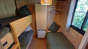 a small room with two bunk beds in a tiny house at Lodge premium Pique poque in Aspet