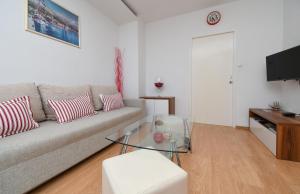 Televízia a/alebo spoločenská miestnosť v ubytovaní Apartment JoviZ