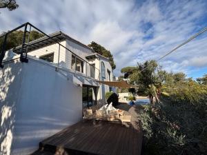 Το κτήριο όπου στεγάζεται  η βίλα