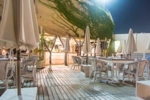 A restaurant or other place to eat at Hotel La Roccia