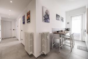 a living room with two radiators and a table with chairs at Casa Blue Moon in Baveno
