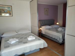Posteľ alebo postele v izbe v ubytovaní Apartments Doris