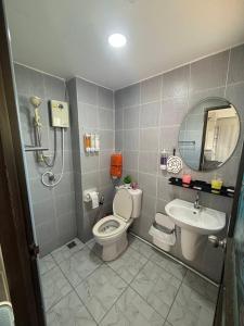 Ένα μπάνιο στο Monkey apartment 6