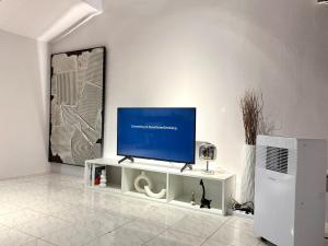 TV a/nebo společenská místnost v ubytování Mrt House with 2 parking lots at Cheras KL
