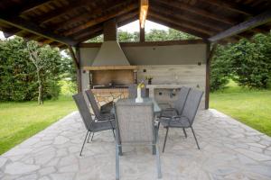 a patio with a table and chairs and a kitchen at Casa Montagna in Florina
