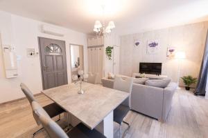 Posezení v ubytování Charme et caractère au centre classé 3 étoiles
