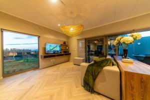 TV a/nebo společenská místnost v ubytování Cottage 1 - Leo Sky Farm