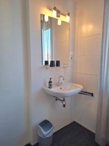 Et badeværelse på Appartement vlakbij centrum en strand