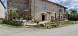 an old brick house with a stone wall at La Bicoque, Chambres d'Hôte in Villereversure