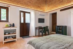 a bedroom with a bed and a table in it at Agriturismo PANCOLINA in San Gimignano