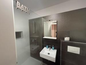 Koupelna v ubytování LUXURY APARTMENT KALA 2