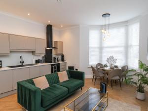 Kuchyň nebo kuchyňský kout v ubytování The Salisbury sleeps 4 Classic Apartment