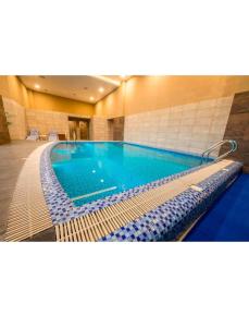 a large swimming pool in a hotel room at Luxury Centaurus Apartments Islamabad in Islamabad
