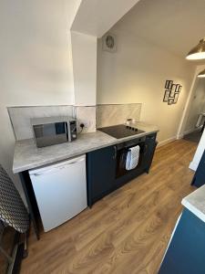 a kitchen with a sink and a microwave at Beautiful furnished 2 bed flat in Colchester +2 photos